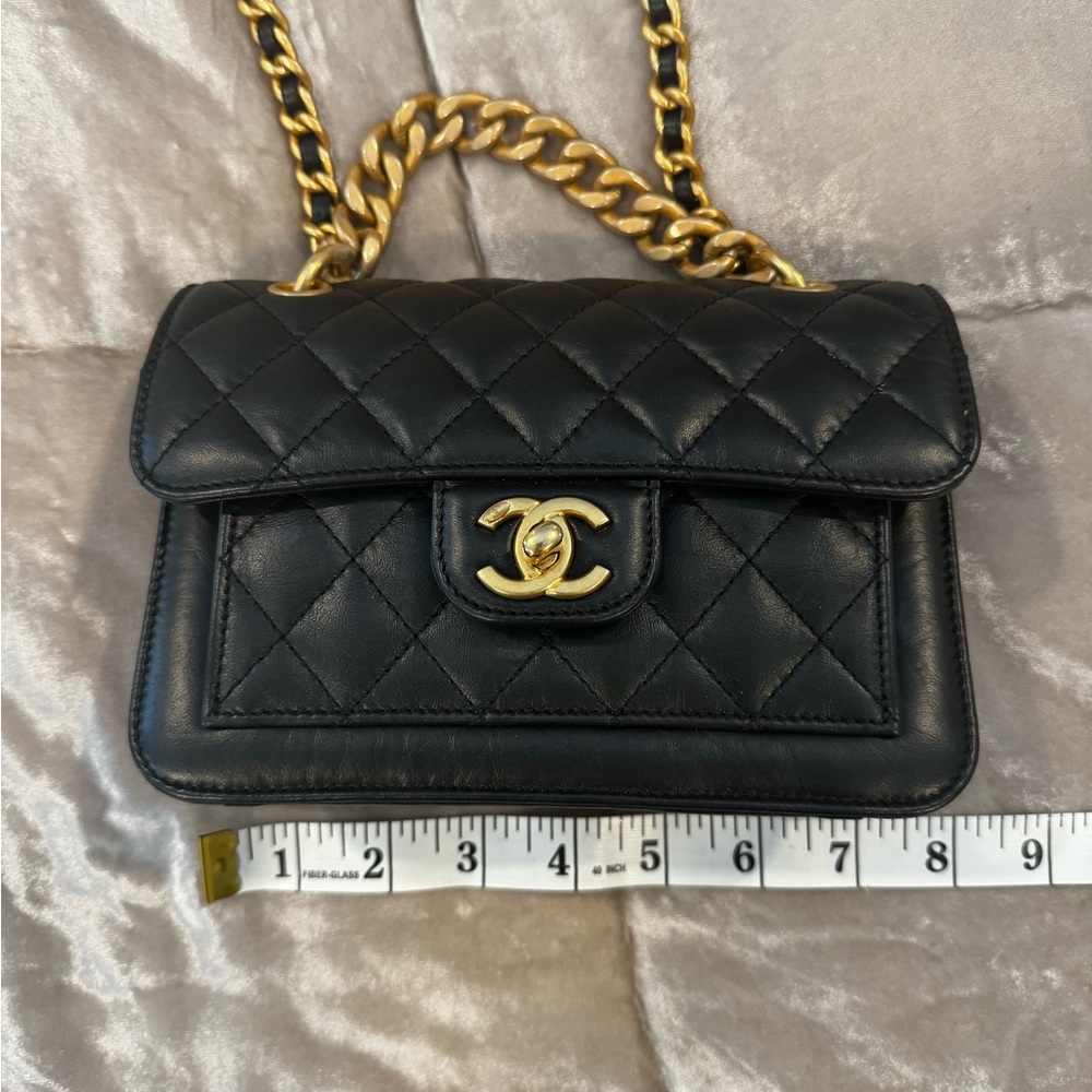 Chanel 2023 Black Handbag Gold chains Cross body/converts